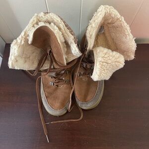 Like New, Womens Size 6 Bear Paw Boots